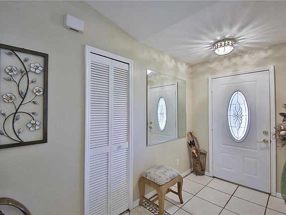3rd image of 124 SE 12th Pl
