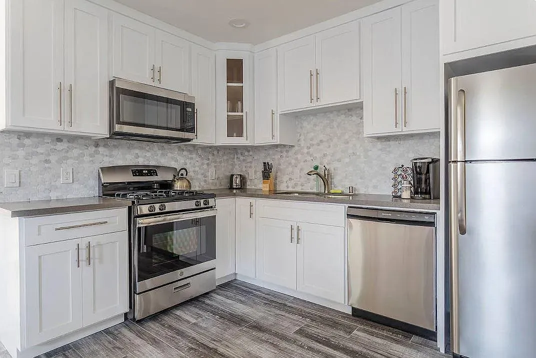 3 bed, 1200 sqft, $3,795 — Photo 3