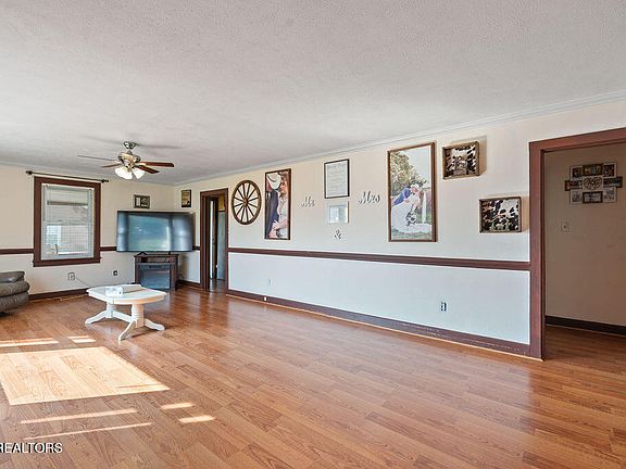 5th image of 401 White Ave