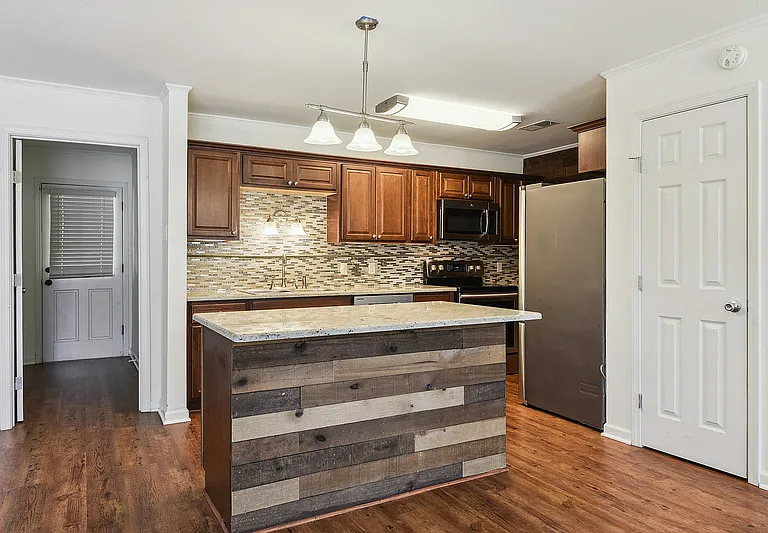 5345 Mapleton Dr — Photo 5