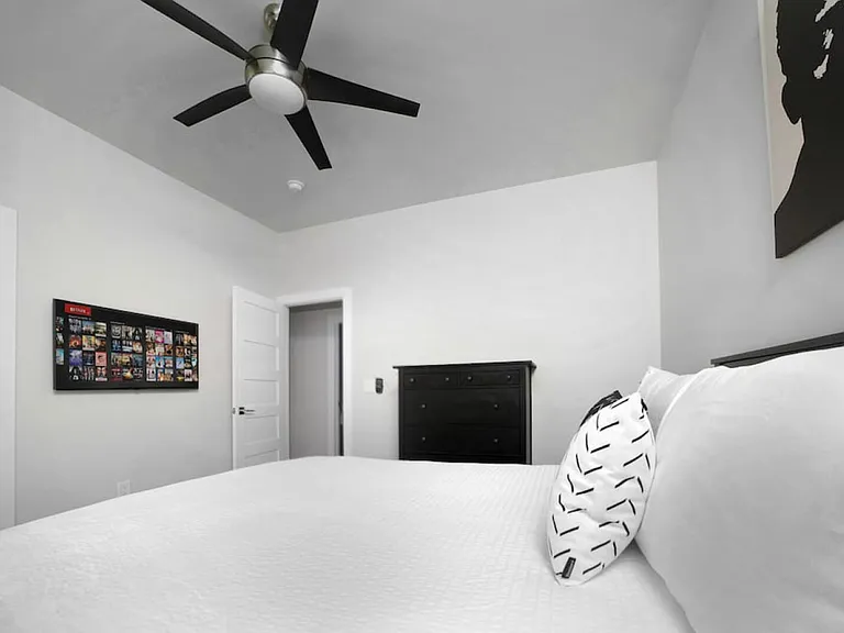 E Earll Dr — Photo 17
