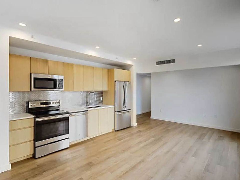 1st image of 814 Amsterdam Ave APT 9M