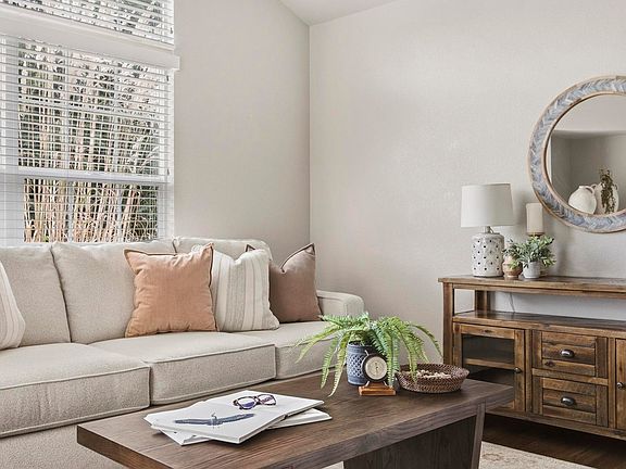 5th image of 114 Bayside Cir