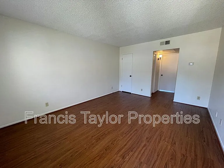 355 Idaho Ave #7 — Photo 3