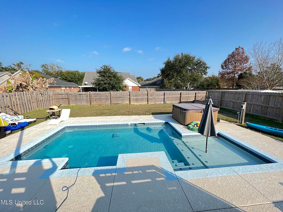 1st image of 15181 Clear Springs Dr