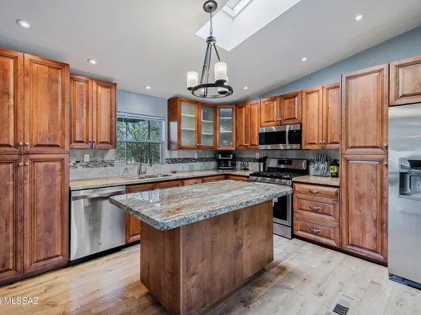 7010 N Hot Desert Trl, Tucson, AZ 85743