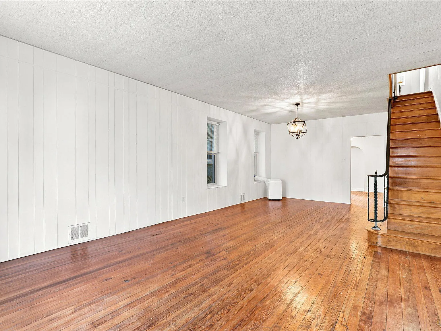 4 bed, 1.0 bath, 1880 sqft, $2,695 — Photo 3