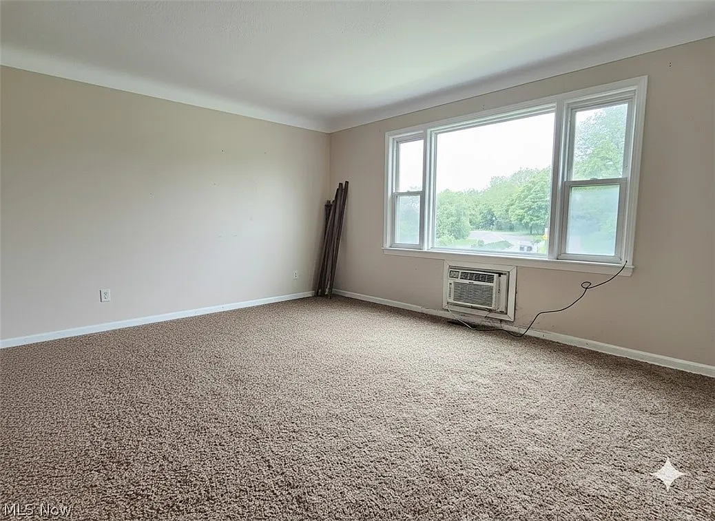 2 bed, 1.0 bath, $1,100 — Photo 2