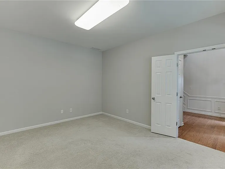 2801 Loftview Sq — Photo 6