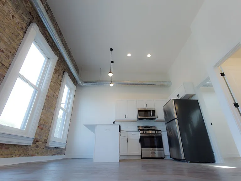 415 W North Ave — Photo 8