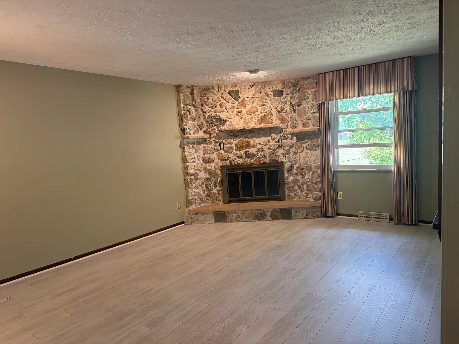 4036 Anthony Ct N — Photo 2