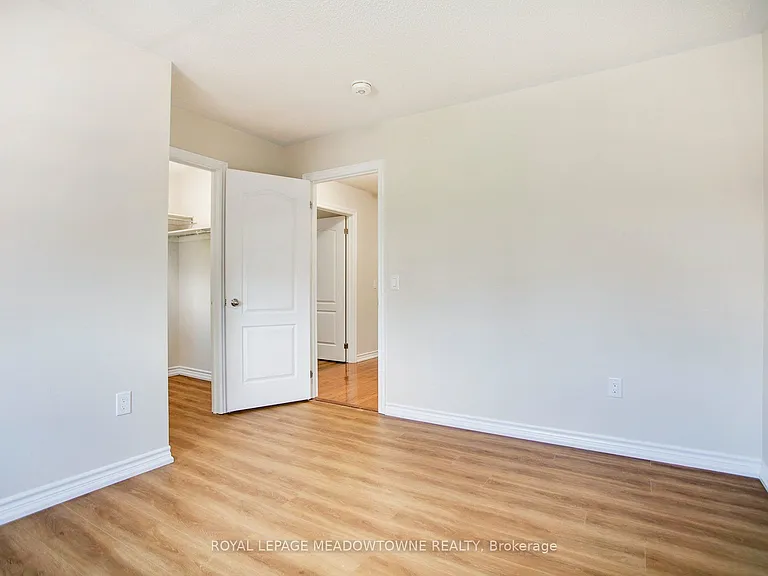 15 Learmont Ave #UPPER — Photo 27