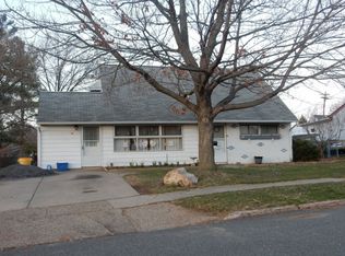 68 Queensbridge Rd, Levittown, PA 19057