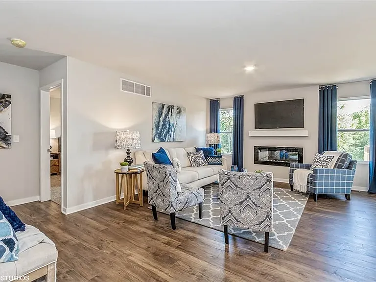 1407 NE Crossing Oaks Dr — Photo 6
