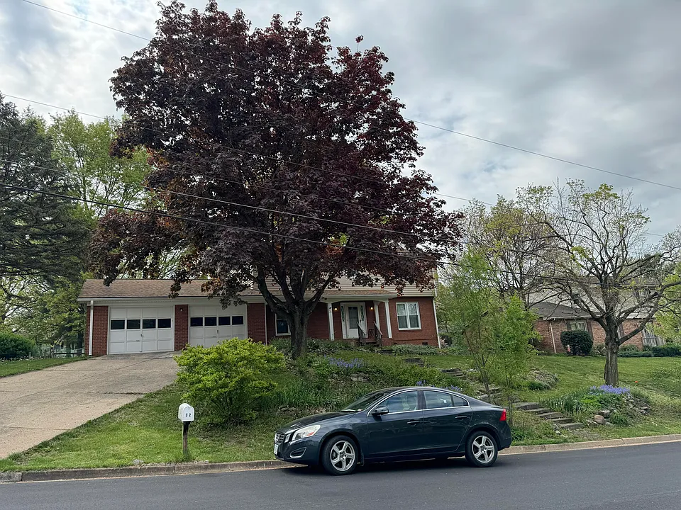 32 Emery St