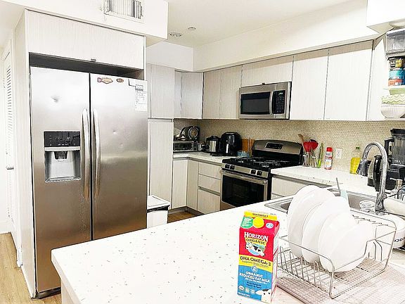 5th image of 1539 Beloit Ave #Penthouse Y-2