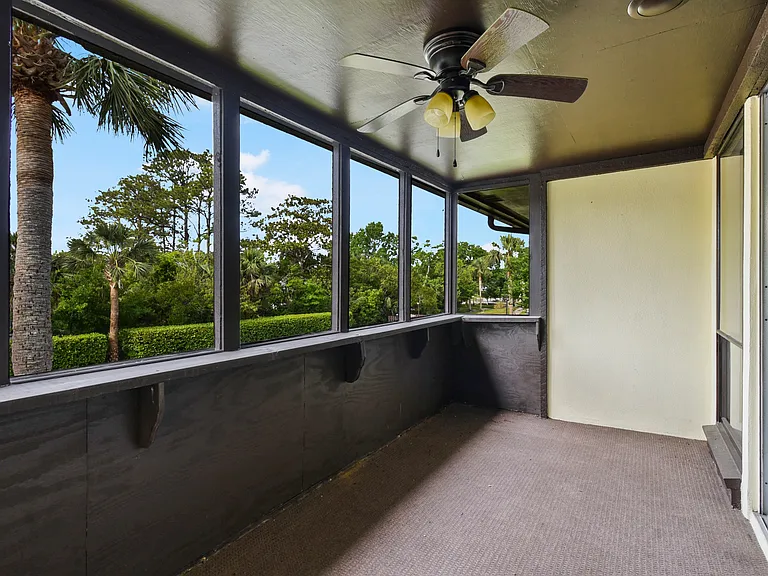 40 Club House Dr #207 — Photo 17