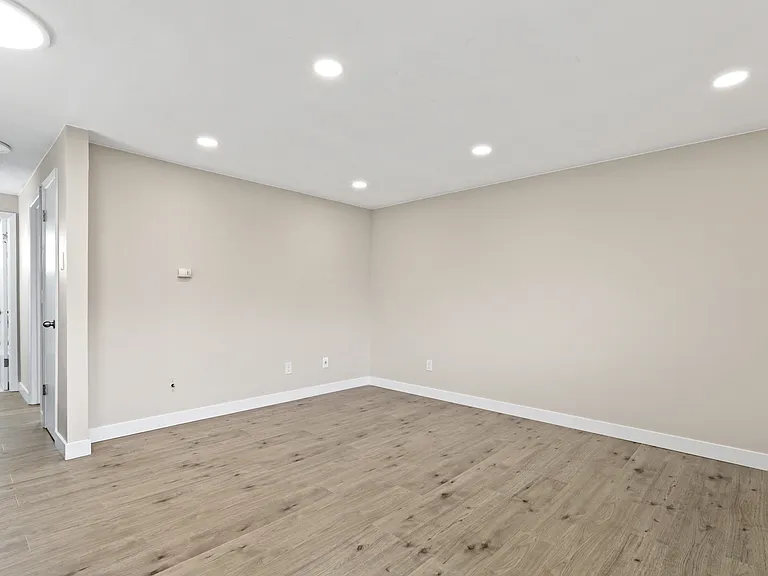 Fox Street Apartments — Photo 14