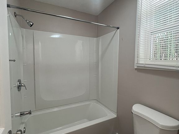 3rd image of 5015 Jacksboro Pike #Pike7