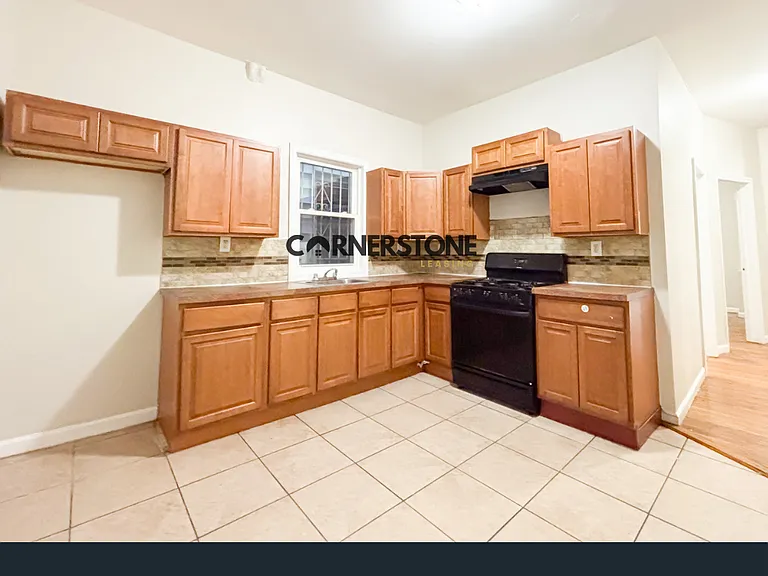 828 S 16th St — Photo 17