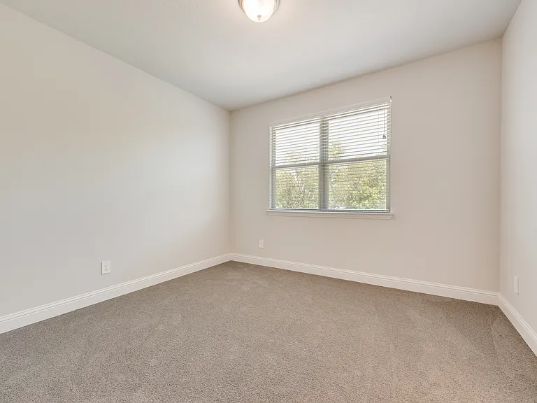 306 Duxbury Ct — Photo 26
