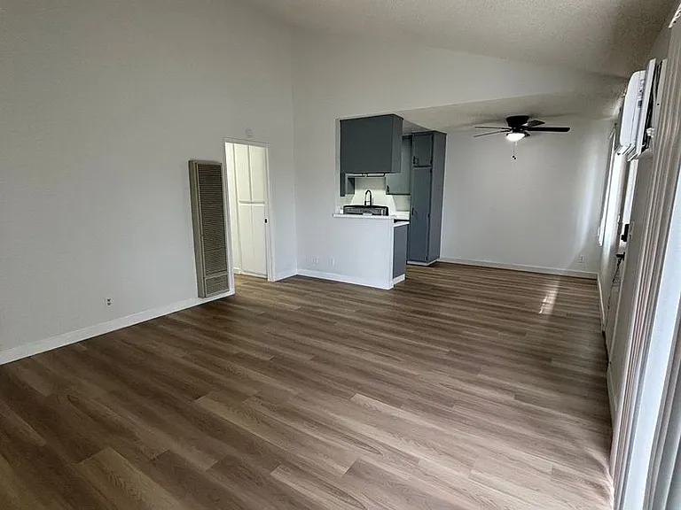 WOODCREST APARTMENTS — Photo 23