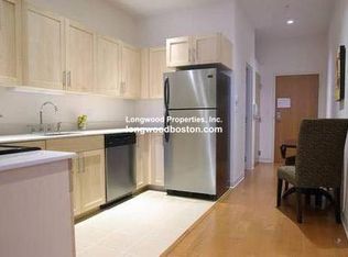 10 Summer St #403, Boston, MA 02110