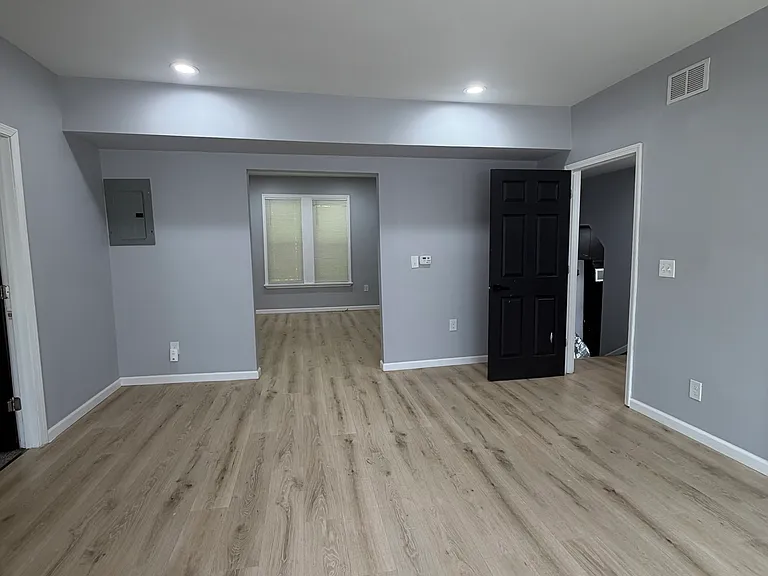 8631 Beaubien St #8 — Photo 3