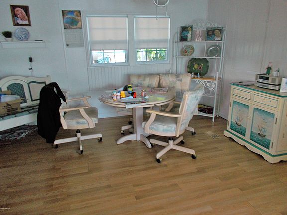 4th image of 913 Pecan Cir