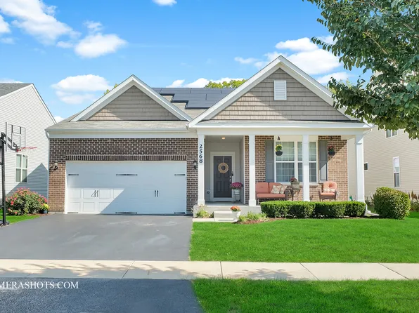2568 Basin Trail Ln, Naperville, IL 60563