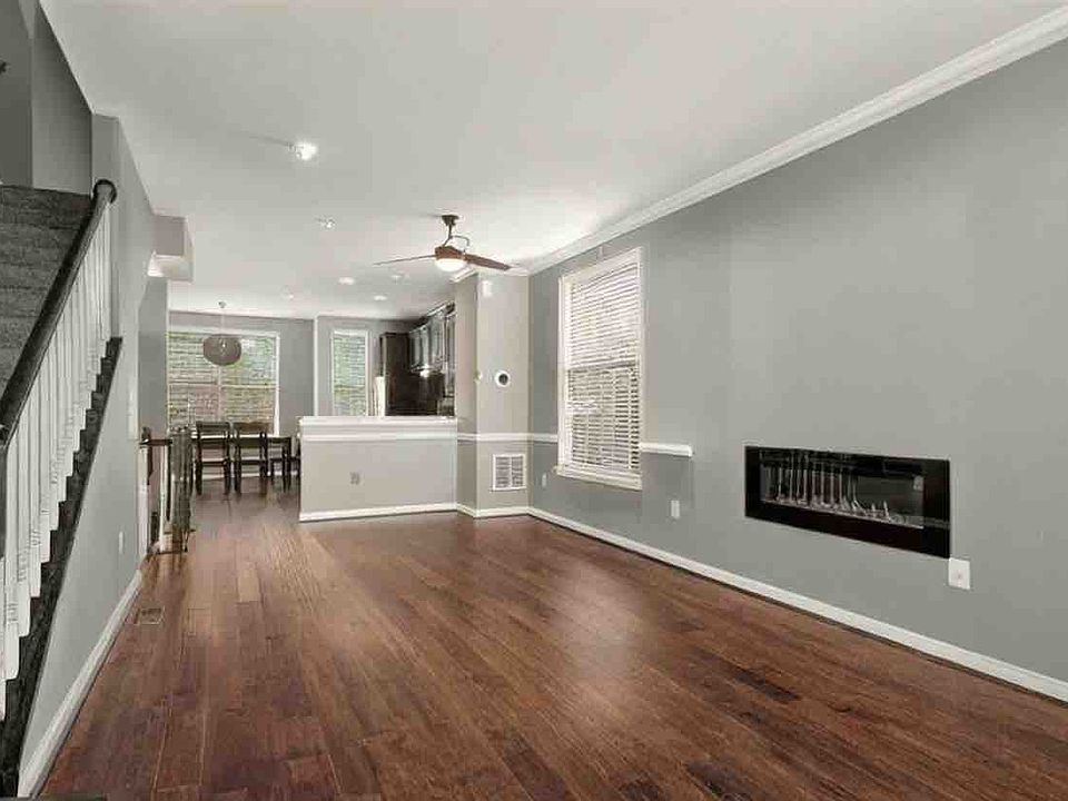 1st image of 316 White Oak Way Gln