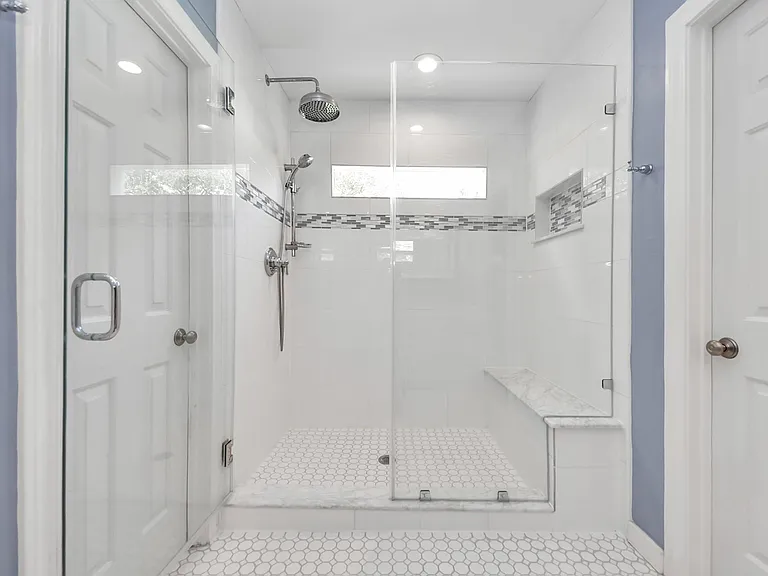 843 W 41st St — Photo 26