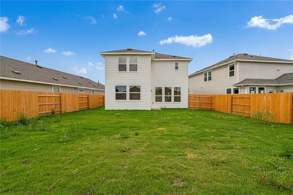 3 bed, 2.5 bath, 1796 sqft, $2,050 — Photo 4