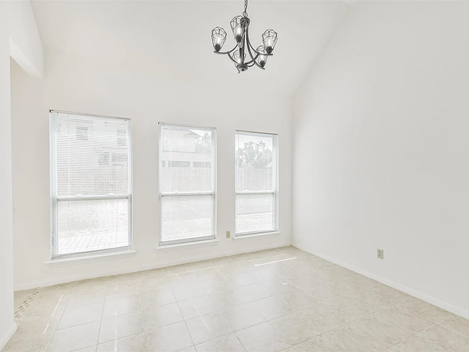 4 bed, 2.0 bath, 1791 sqft, $2,100 — Photo 4