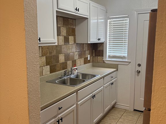 2nd image of 600 Ellor Dr #600