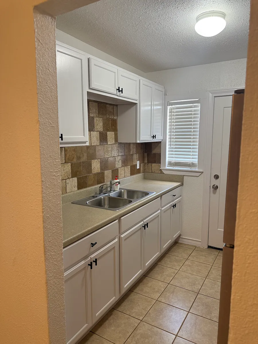 Building Photo - 600 Ellor Dr #600