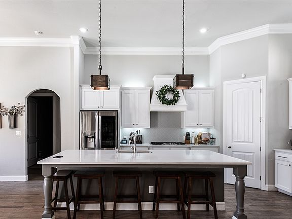 5th image of 263 Hlavek Rd