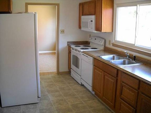 Spacious eat in kitchen