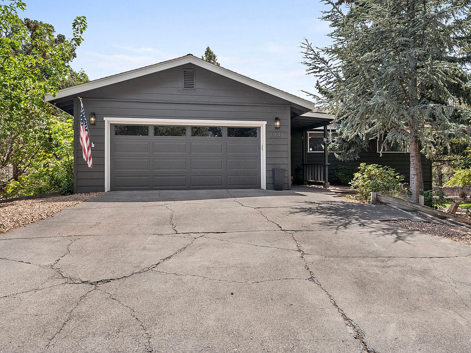 1st image of 1941 NE Desert Ct