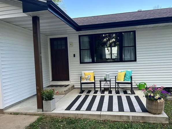 414 N Elizabeth St, Clarksville, IA 50619