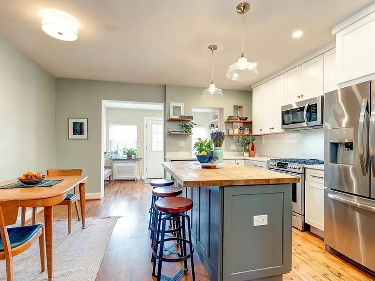1517 Montana Ave NE — Photo 5