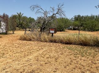 332 E Salinas St, Dilley, TX 78017
