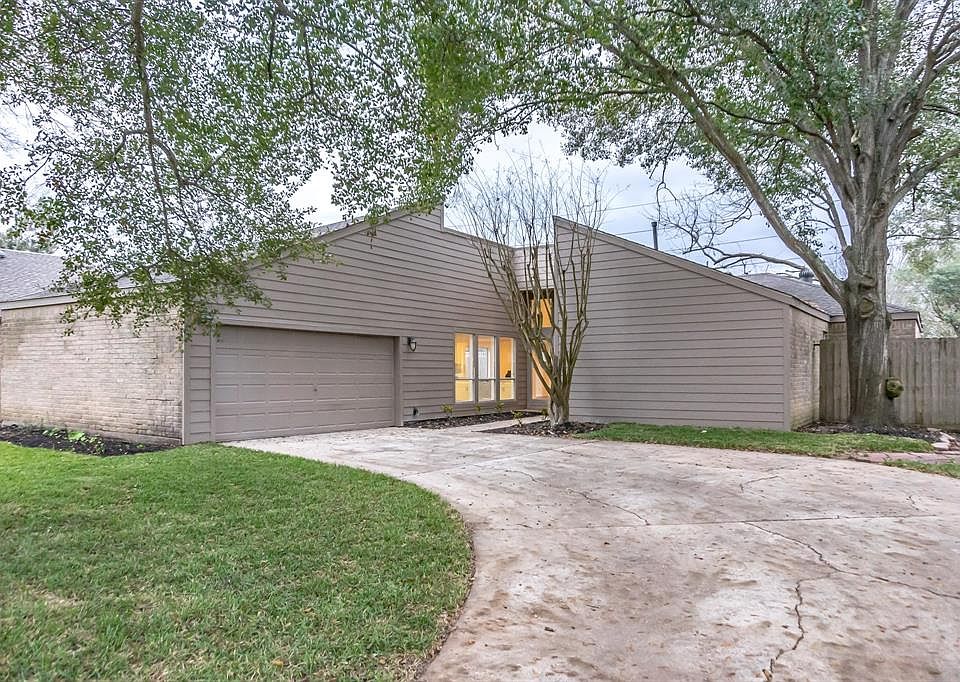 1st image of 4411 Hickory Downs Dr