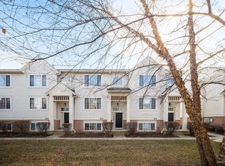 913 Pheasant Trl, Saint Charles, IL 60174