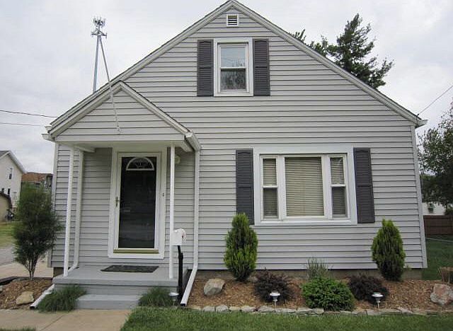 1st image of 514 E 5th St