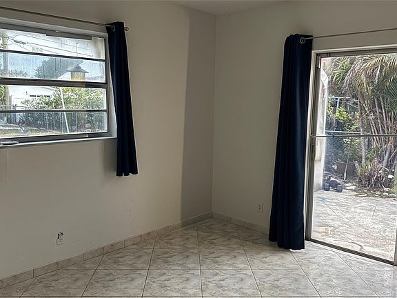 5th image of 452 W Royal Palm Road