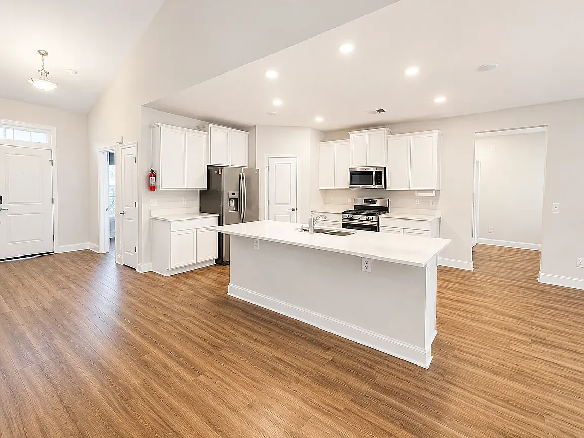 4 bed, 1948 sqft, $2,500 — Photo 3