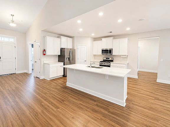 3rd image of 619 Roseridge Dr