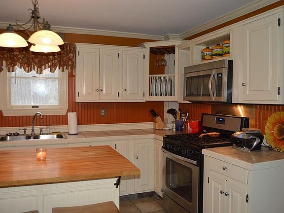 4th image of 3 Tremont Ave #2