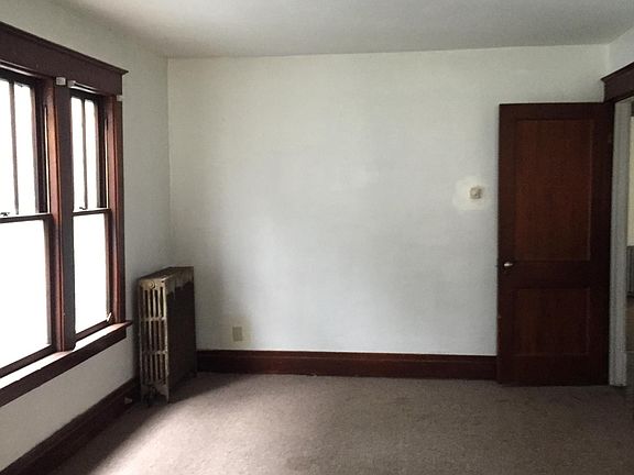 4th image of 460 Dartmouth Ave
